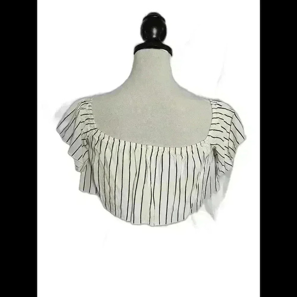 Chic Striped Crop Top with Ruffled Sleeves - Picture 2 of 3
